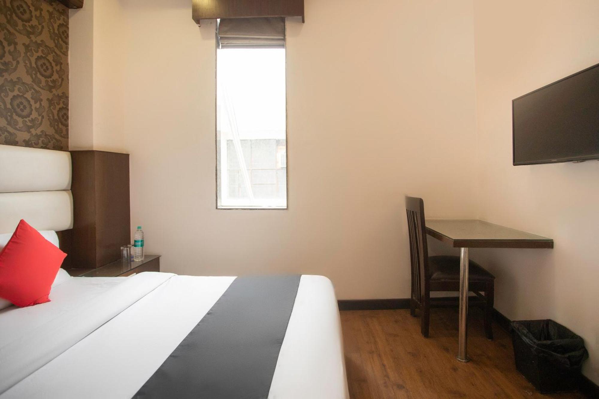 Collection O 69755 Hotel Parktel Indirapuram Buitenkant foto