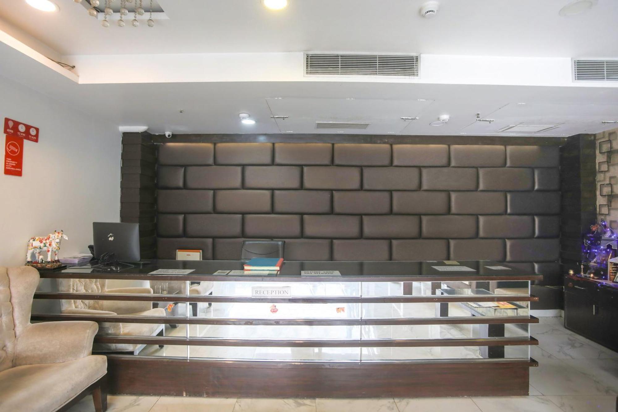 Collection O 69755 Hotel Parktel Indirapuram Buitenkant foto