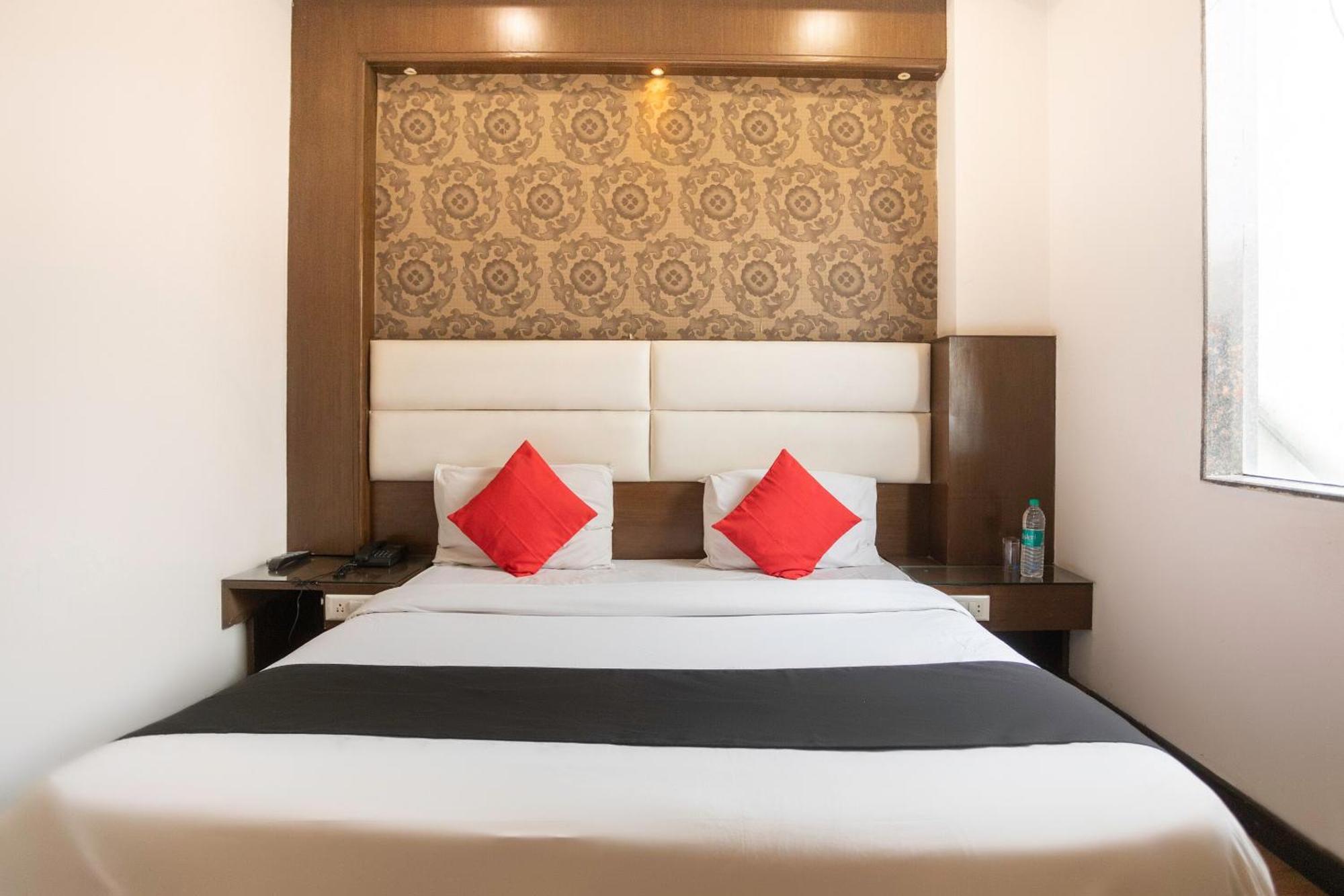 Collection O 69755 Hotel Parktel Indirapuram Buitenkant foto