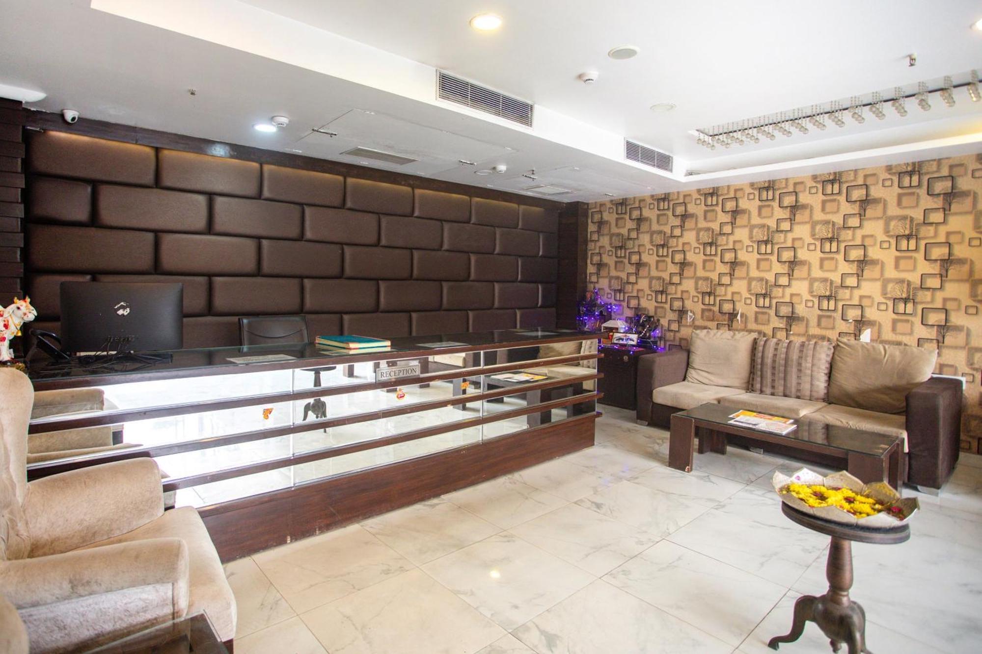 Collection O 69755 Hotel Parktel Indirapuram Buitenkant foto